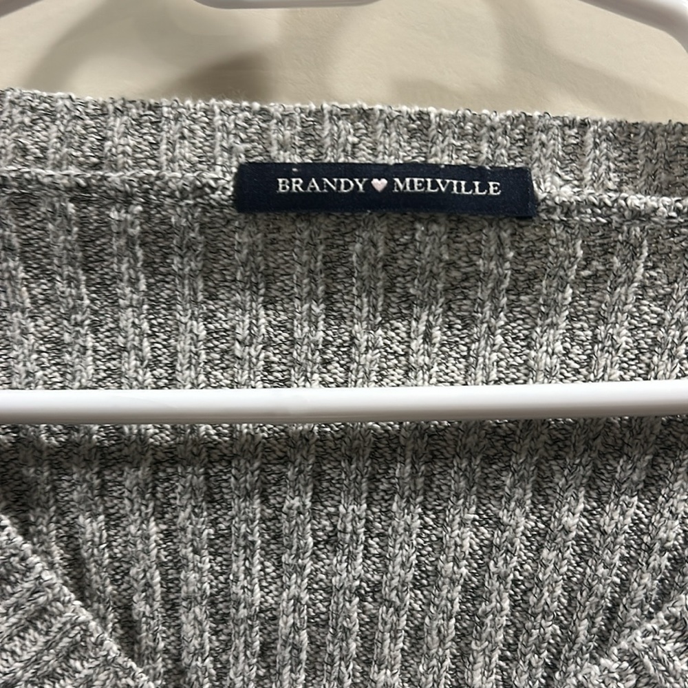 Brandy Melville Milena Rib VNeck Crop Sweater Long Sleeve made in Italy OneSize - Picture 4 of 9
